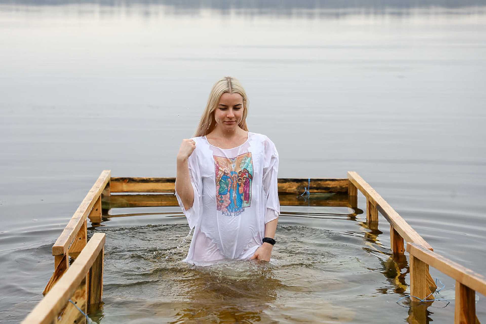 Крещение в 2023 году — какого числа, когда купаются, традиции и обряды праздника