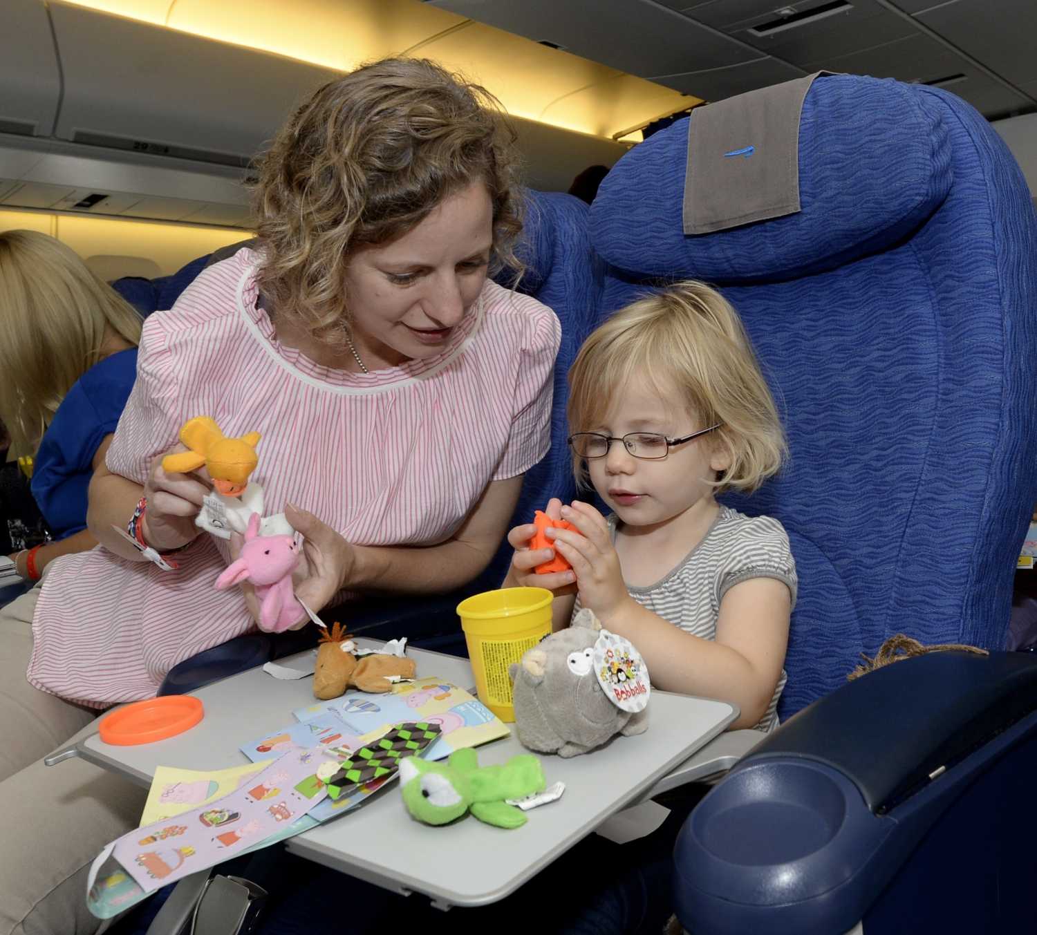 Самолеты для 1 ребенка. Самолет для детей. Путешествие на самолете для детей. Поездка на поезде с детьми. Перелет с ребенком.