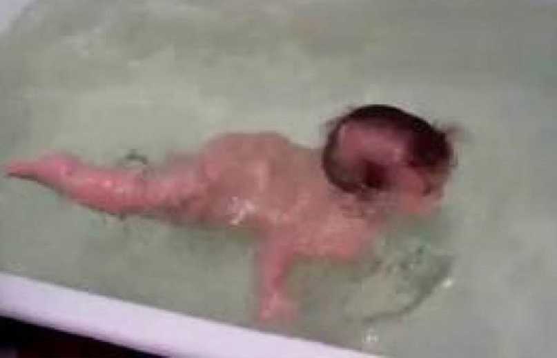 Ребенок падает в воду во сне. к чему снится ребенок упал в воду, что олицетворяет сон? как "вылить из ребёнка воду"